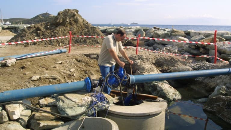 Une station de dessalement d'eau de mer temporaire avait été mise en service durant deux mois au port de plaisance de Maccinaggio sur la commune de Rogliano en Haute-Corse le 16 juillet 2002