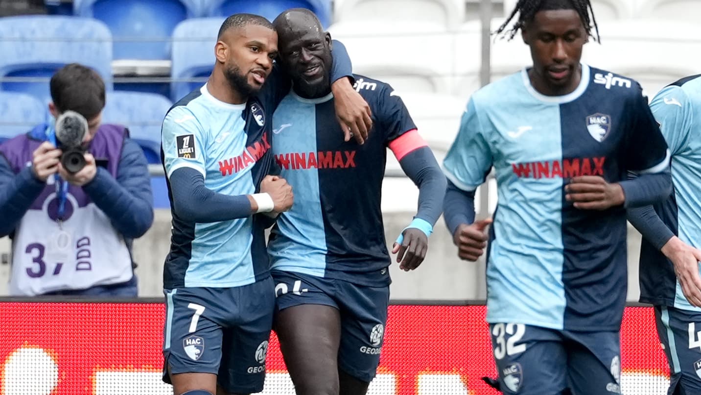 Touré face à Lyon en Ligue 1.