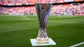 Le trophée de la Ligue Europa, à Séville le 18 mai 2022