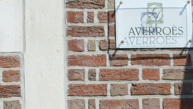 La plaque d'entrée du lycée Averroès, en 2004.