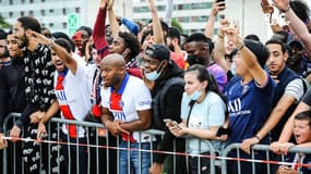 PSG : les supporters présents au Bourget et à Neuilly ravis de l'arrivée de Messi