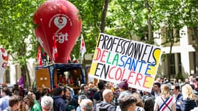 Des manifestants à Paris lors de la journée de mobilisation pour l'hôpital, le 7 juin 2022