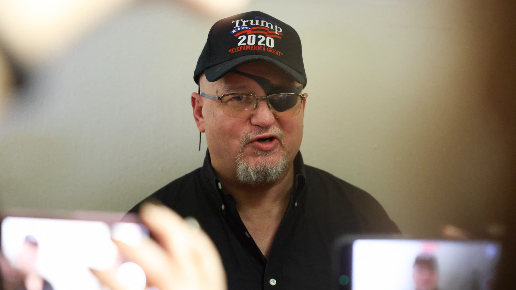 Stewart Rhodes, fondateur des Oath Keepers, libéré de prison le 22 janvier 2024