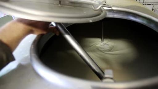 Les producteurs de lait reviennent à la charge, mécontents de la non-application par les groupes Lactalis, Bongrain et Bel d'un accord de 2009 sur la hausse du prix du lait.
