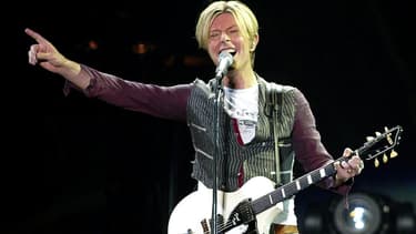 David Bowie en novembre 2003, sur scène en Belgique