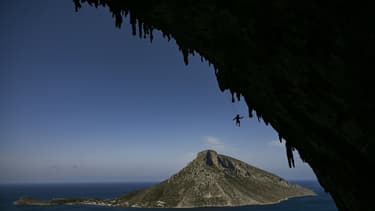 (Photo d'illustration) Un grimpeur à l'île de Kalymnos, en Grèce, lors du festival annuel d'escalade de l'île, le 4 octobre 2019