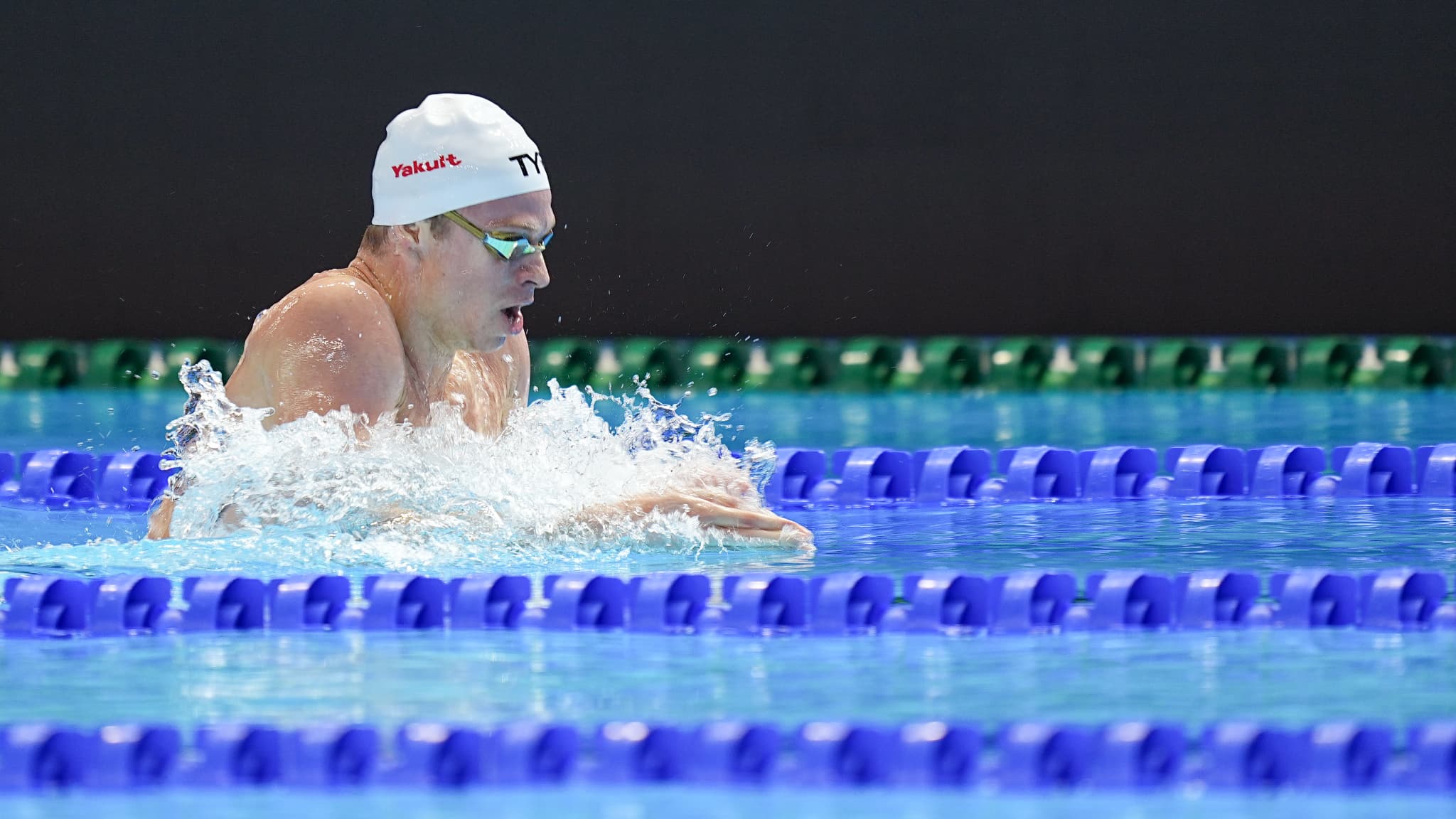 UN FINISH DE FOLIE: LÉON MARCHAND BATTU PAR SHAINE CASAS SUR 200M 4 NAGES EN COUPE DU MONDE EN PETIT BASSIN