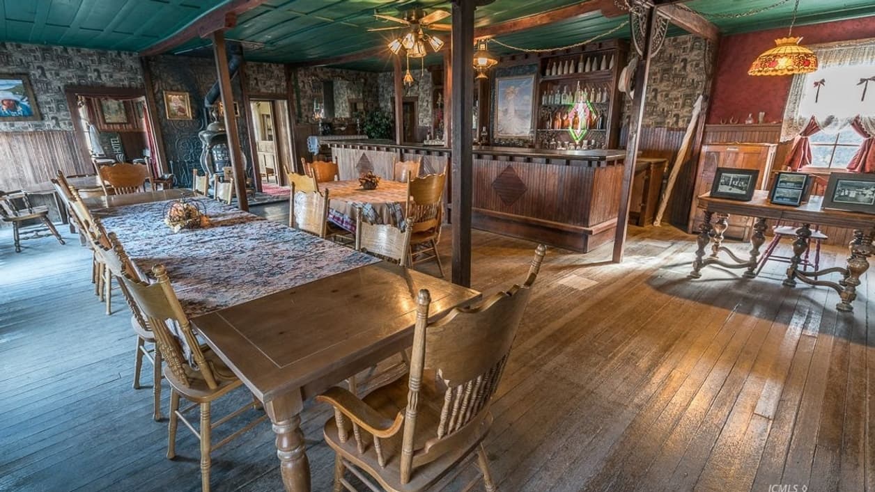 Le Saloon Le Saloon