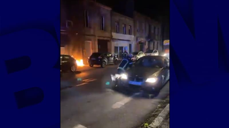 Le pompier a été percuté par un véhicule alors qu'il sécurisait l'intervention de ses collègues.