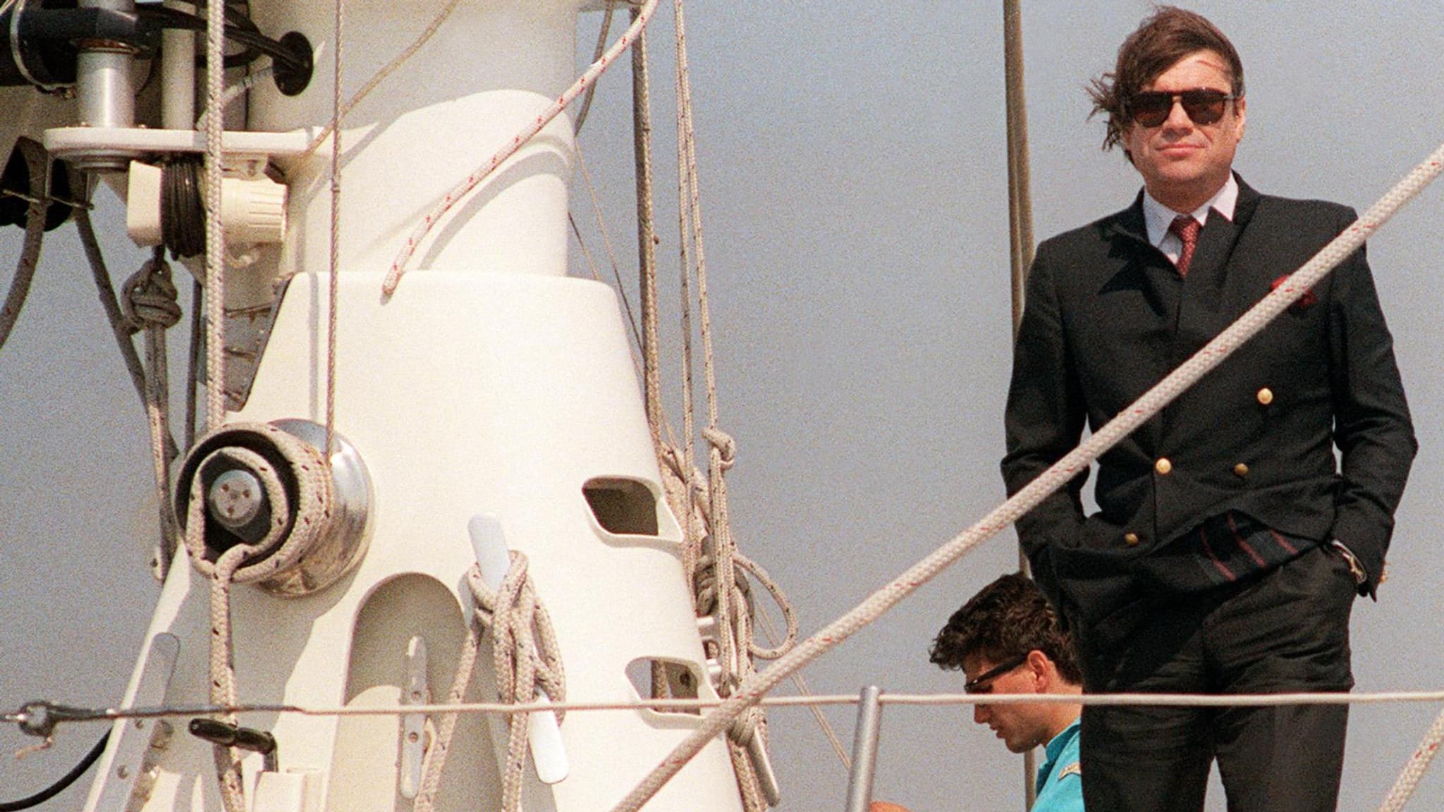 Bernard Tapie en 1982 sur le pont du Phocéa