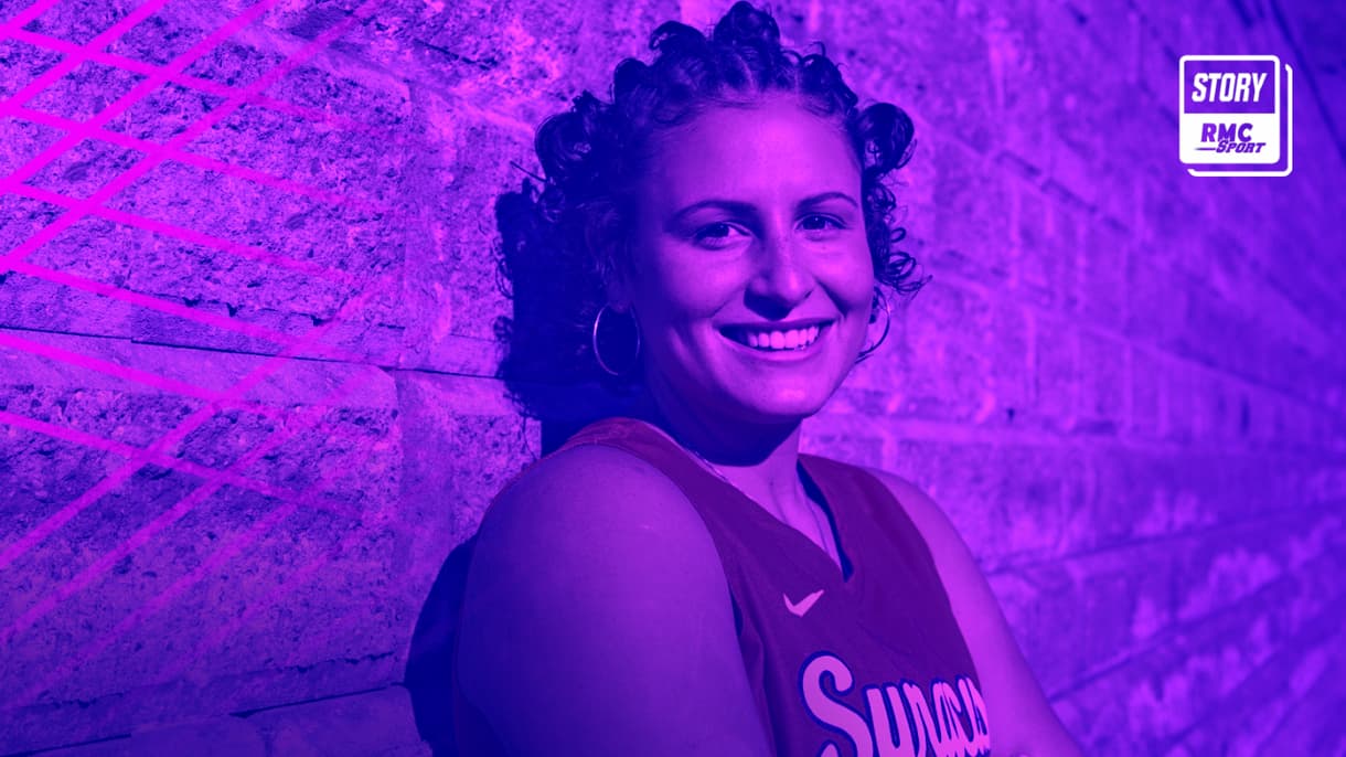 Tiana Mangakahia prend la pose sous le maillot de son université de Syracuse