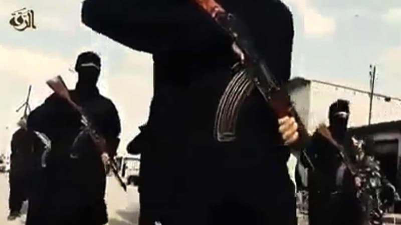 L'Etat islamique, après avoir massacré 135 personnes, a capturé près de 400 civils dans la ville de Deir Ezzor, à l'est de la Syrie.