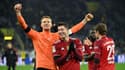 Manuel Neuer et Robert Lewandowski célèbrent la victoire du Bayern contre Dortmund