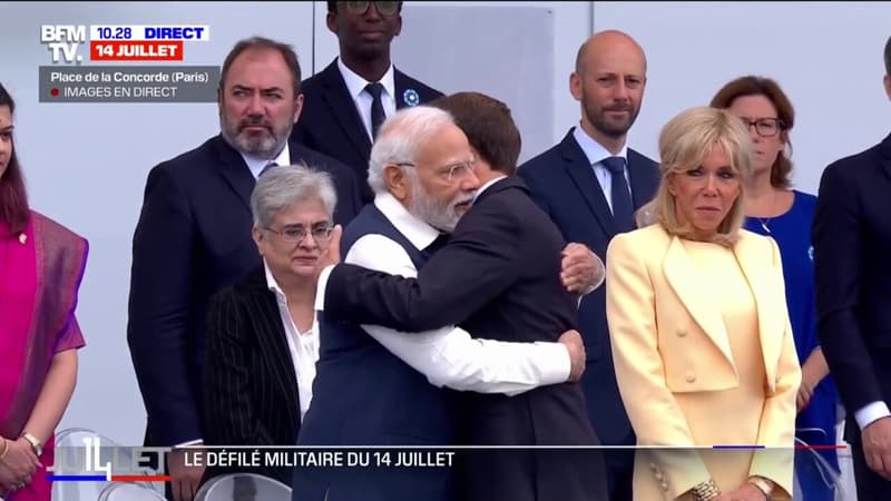 14-Juillet: Emmanuel Macron salue le Premier ministre indien Narendra Modi