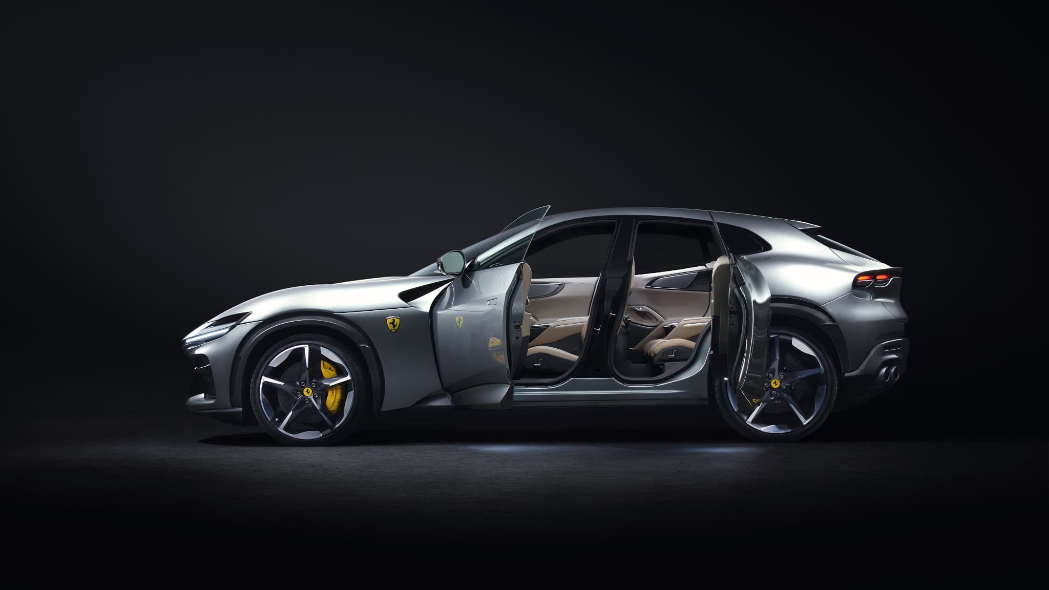 Le Ferrari Purosangue dispose de portières antagonistes. Le Ferrari Purosangue dispose de portières antagonistes.