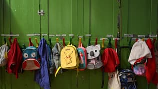 Des cartables dans une école primaire à Paris, le 1er septembre 2022.