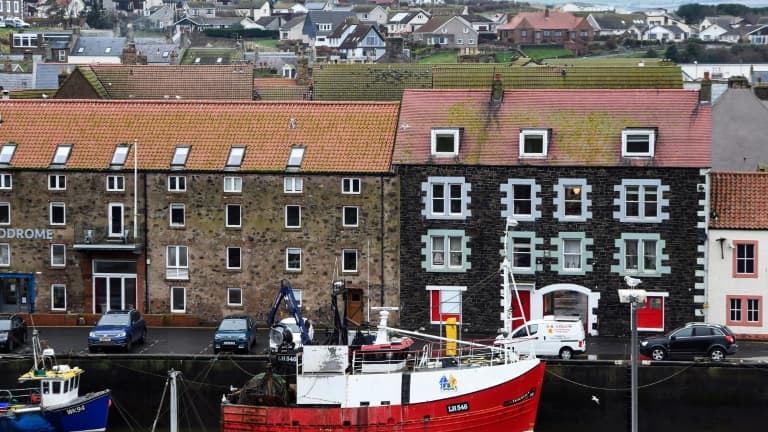 Un chalutier dans le ort de Eyemouth en Ecosse le 18 décembre 2020