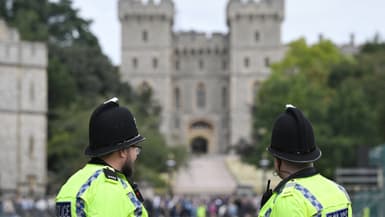 Des policiers devant le château de Windsor