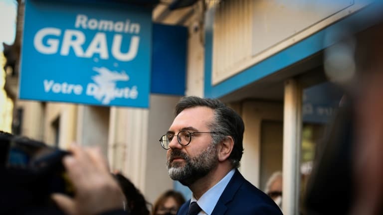 Le député LREM Romain Grau devant sa permanence, le 27 janvier 2022 à Perpignan