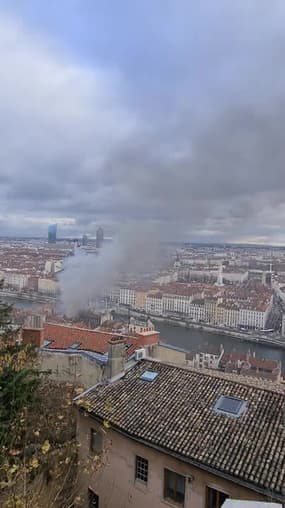Lyon: un panache de fumée provoqué par un incendie dans le 5e arrondissement - Témoins BFMTV