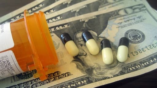 De plus en plus de sites illégaux proposent des médicaments contrefaits à bas prix.