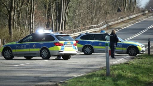 Le permis en poche depuis 49 minutes, le jeune de 18 ans s'est fait arrêter à Hemer (Rhénanie du Nord-Westphalie). Avec quatre amis à bord du véhicule, il roulait à 95 km/h au lieu de 50 km/h
