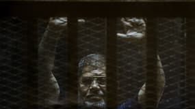 L'ex-président Morsi, au tribunal du Caire, le 2 juin. 