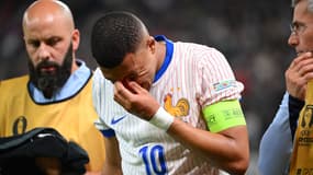 Kylian Mbappé touché au nez après avoir pris un ballon dans le visage lors du quart de finale de l'Euro, 5 juillet 2024