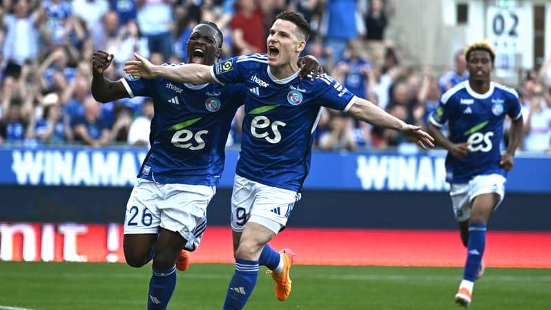Dilane Bakwa célèbre le buteur de Strasbourg Kevin Gameiro, 13 avril 2024