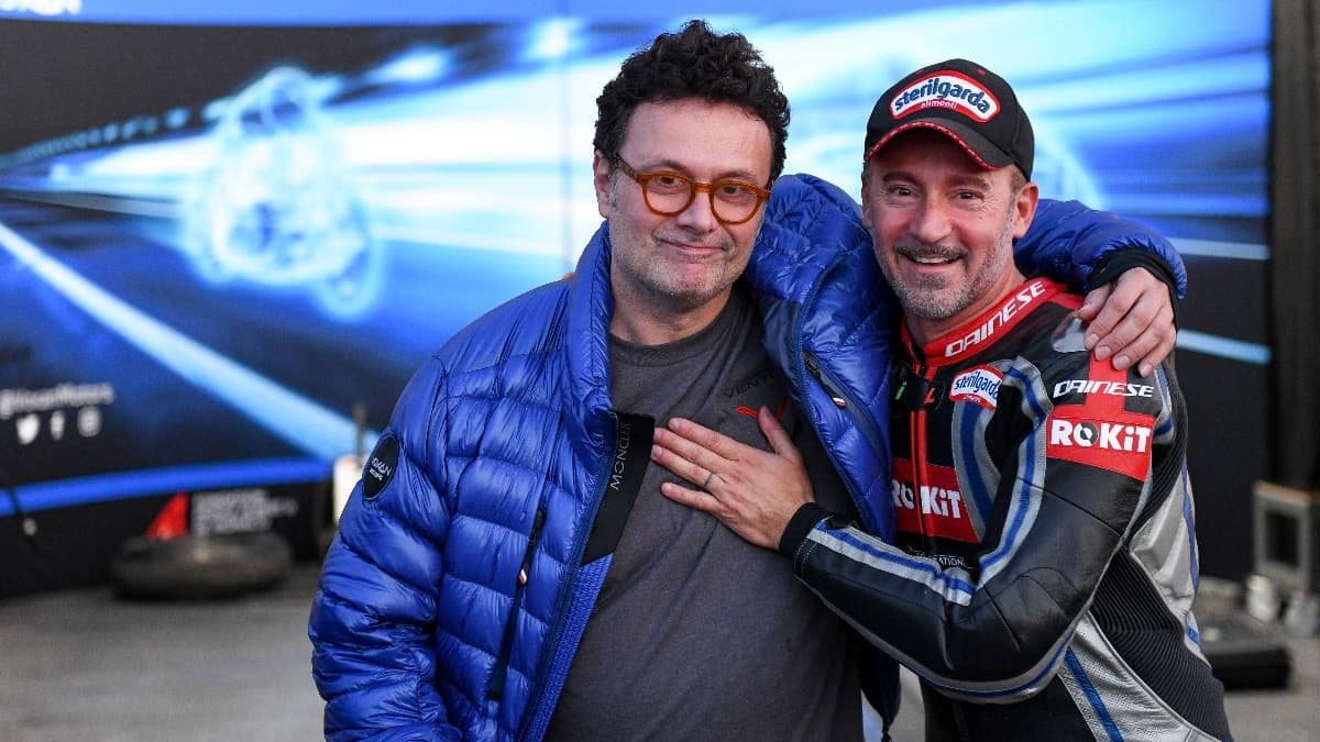 Gildo Pastor (à g.), président du Groupe Venturi, avec le pilote moto Max Biaggi Gildo Pastor (à g.), président du Groupe Venturi, avec le pilote moto Max Biaggi
