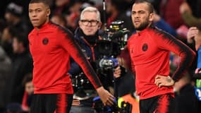 Daniel Alves et Kylian Mbappé
