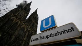 La cathédrale de Cologne, un des plus célèbres monuments d'Allemagne, tremble au passage des trains d'une nouvelle ligne souterraine, mettant en danger ce trésor culturel. /Photo prise le 10 janvier 2013/REUTERS/Wolfgang Rattay