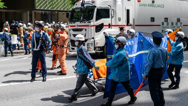 Un homme pulvérise une substance chimique dans un centre commercial de Tokyo, une vingtaine de blessés
