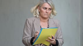 La ministre de la Santé Stéphanie Rist quitte le palais de l'Elysée après le conseil des ministres le 22 octobre 2025 à Paris