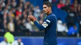 Raphaël Varane avec le brassard "One Love" porté lors du match face à l'Autriche