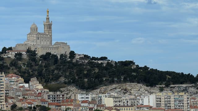 L'objectif du projet téléphérique vise à désengorger Notre-Dame-de-la-Garde et doper sa fréquentation, qui plafonne actuellement à deux millions de visiteurs par an
