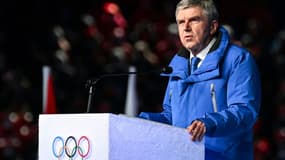 Le patron du CIO Thomas Bach s'exprimant à la cérémonie de clôture des JO d'hiver de Pékin, le 21 février 2022 