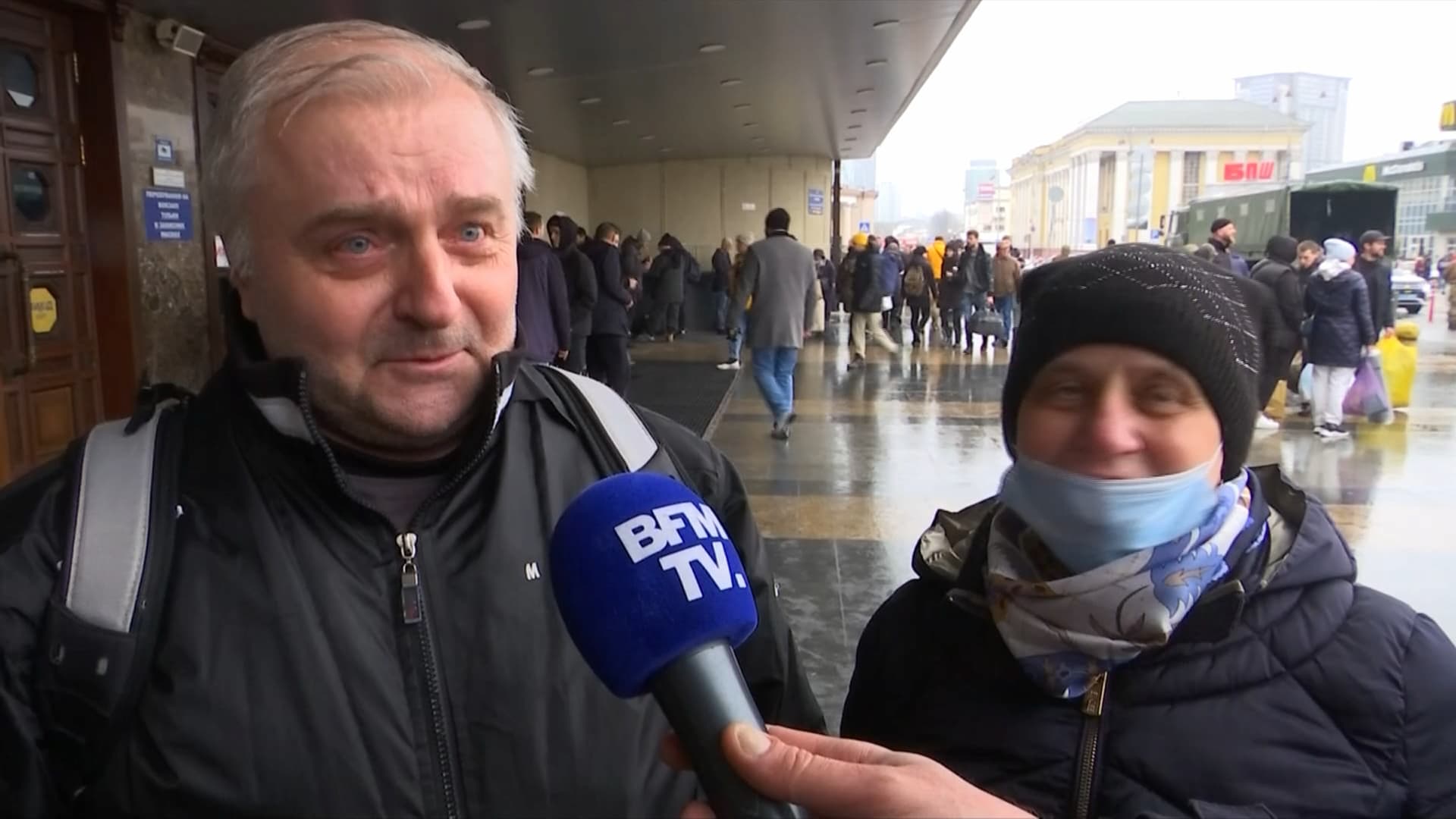 Ce couple d’Ukrainiens expatrié en Italie decide regagner le pays suver son fils appel au front
