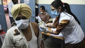 Covid-19: avec près de 315.000 nouveaux cas en 24 heures, l'Inde détient un record mondial