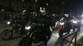 Des policiers de la Brigade de répression de l'action violente motorisée (Brav-M) lors d'une manifestation à Paris, le 18 mars 2023, à Paris.