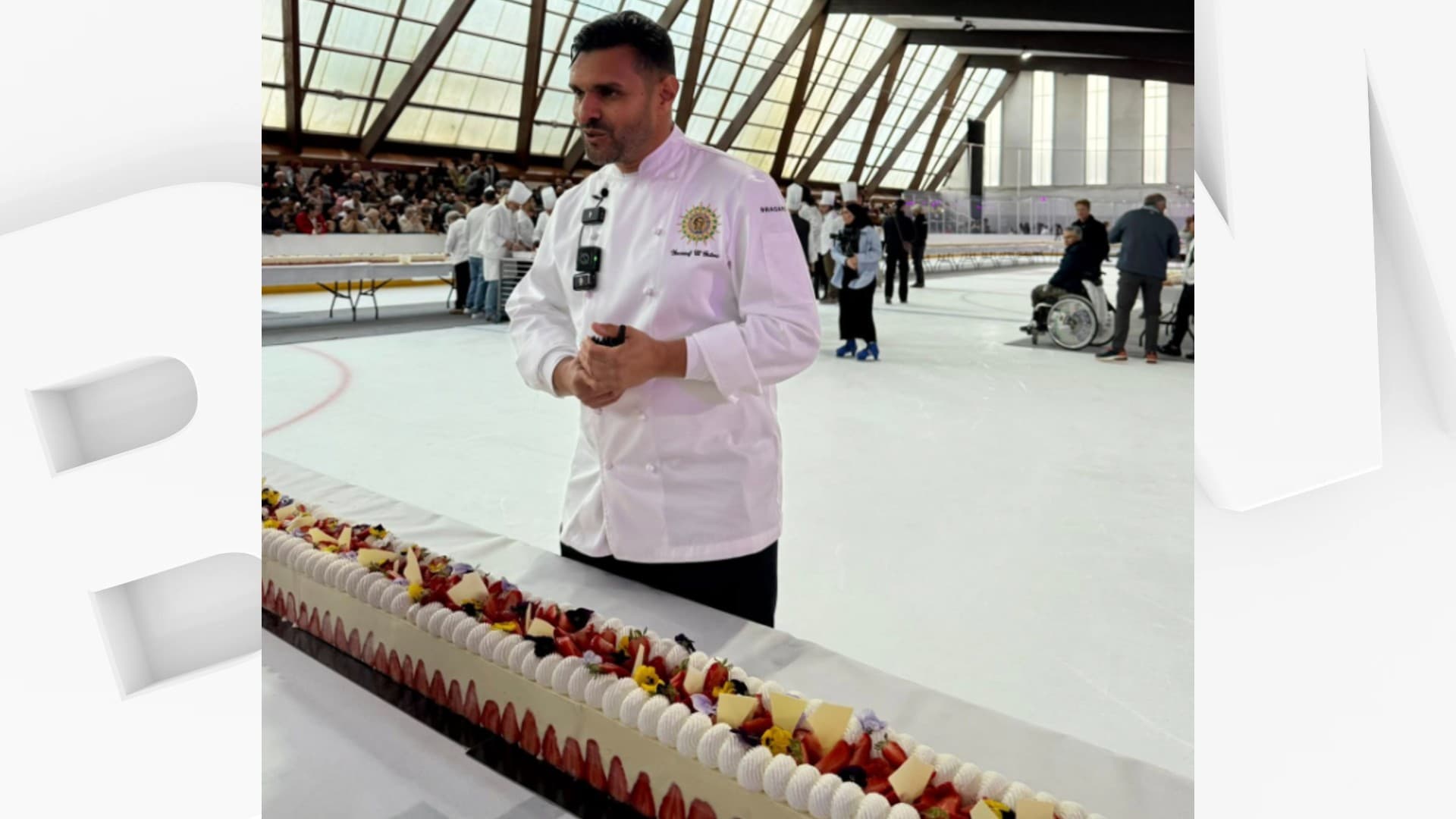 Youssef El Gatou, chef-pâtissier d'Argenteuil et patron de la Maison Héloïse le 23 avril 2025 pour le record du plus long fraisier au monde Youssef El Gatou, chef-pâtissier d'Argenteuil et patron de la Maison Héloïse le 23 avril 2025 pour le record du plus long fraisier au monde