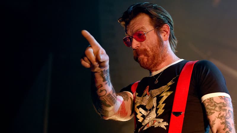 "Fluctuat nec mergitur": Jesse Hughes des Eagles of Death Metal s'est fait tatouer le blason de Paris dans le dos