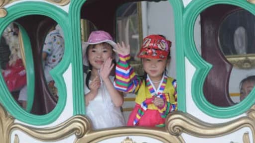 Des enfants lors d'une parade à Pyongyang