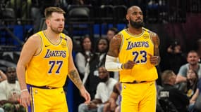 Luka Doncic et LeBron James avec les Lakers en avril 2025.