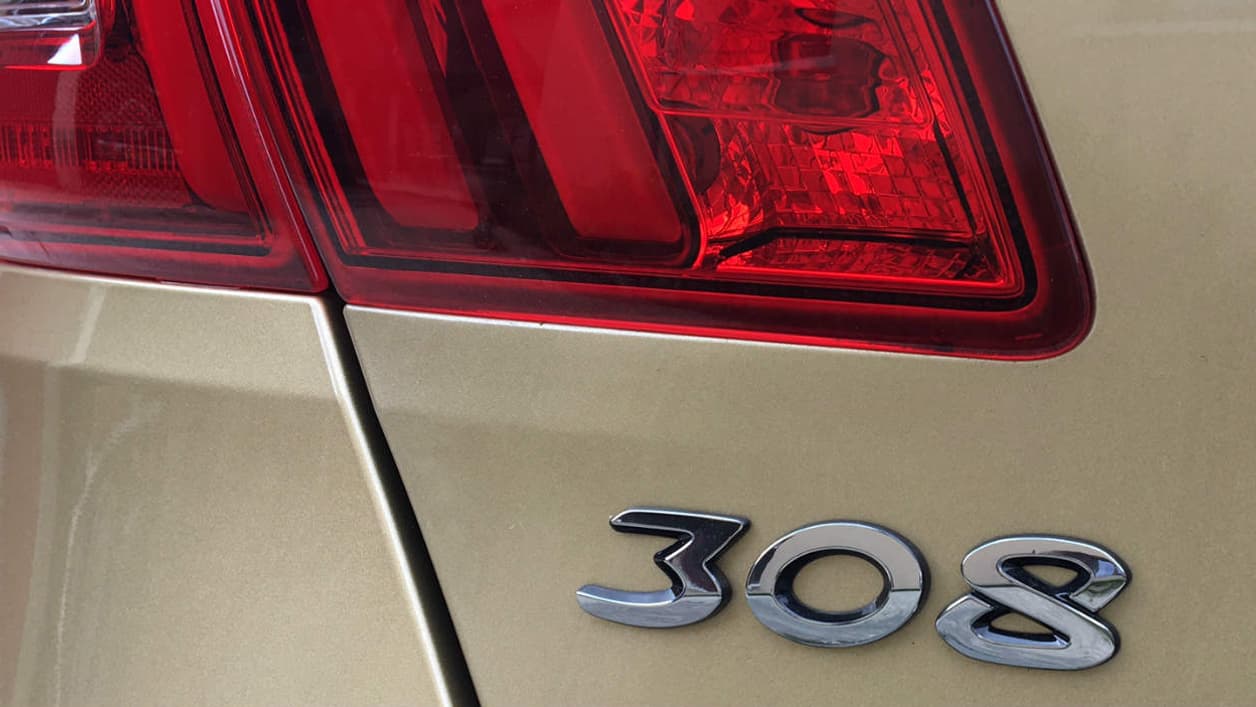 La 308 2e génération est le premier modèle de Peugeot à reprendre le nom du modèle précédent. La 308 2e génération est le premier modèle de Peugeot à reprendre le nom du modèle précédent.