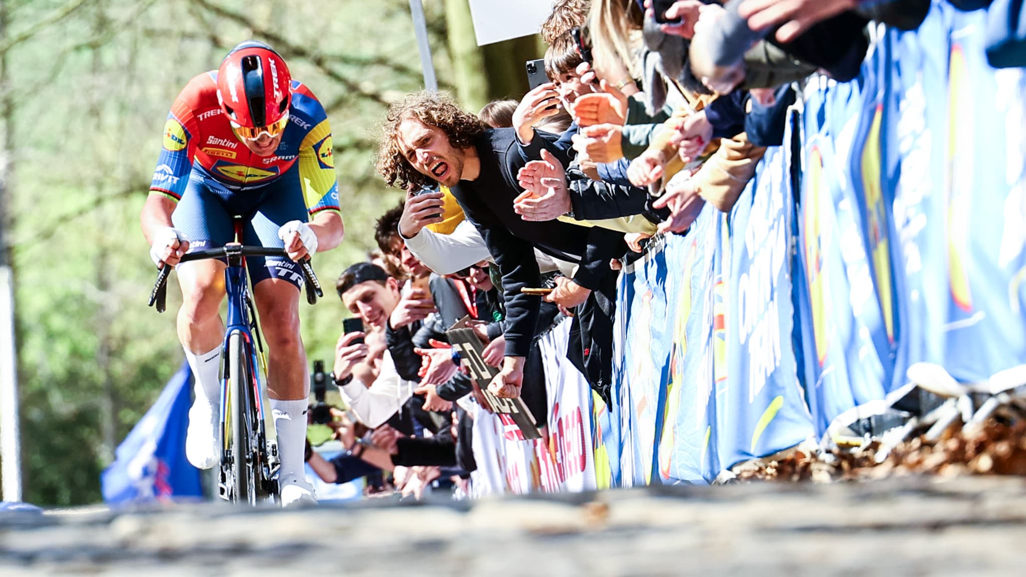 Mads Pedersen dans le Kemmelberg lors de sa victoire sur Gand-Wevelgem