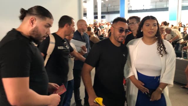 Dimitri Payet à l'aéroport de Marseille Provence avant son départ pour le Brésil, le 15 août 2023