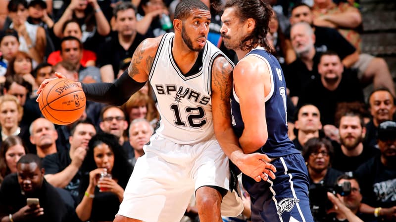 LaMarcus Aldridge au duel avec Steven Adams