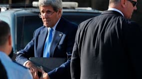 John Kerry à Ramallah, en Cisjordanie. Le secrétaire d'Etat américain a déclaré vendredi soir à Amman en Jordanie être parvenu à un accord qui jette les bases d'une future reprise des négociations israélo-palestiniennes. /Photo prise le 19 juillet 2013/RE