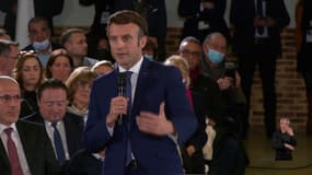 Emmanuel Macron en campagne à Poissy dans les Yvelines.